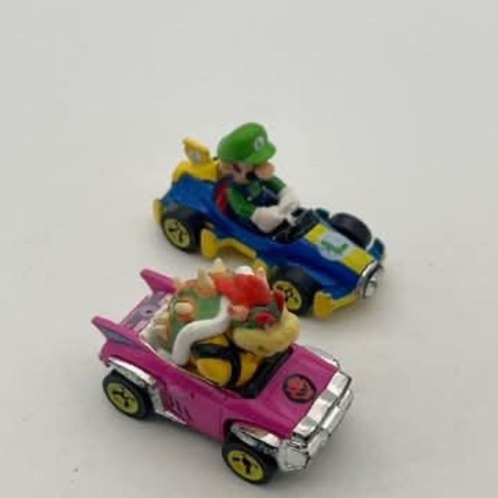 Hot Wheels Mario Kart Luigi Mach 8 and Bowser Badwagon Diecast Cars Lot of 2 - Picture 2 of 7